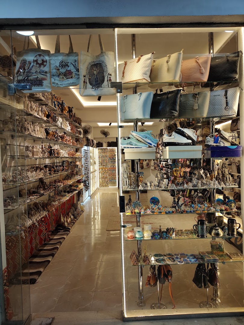 Al Tahona Bazar: clear view of shop interior