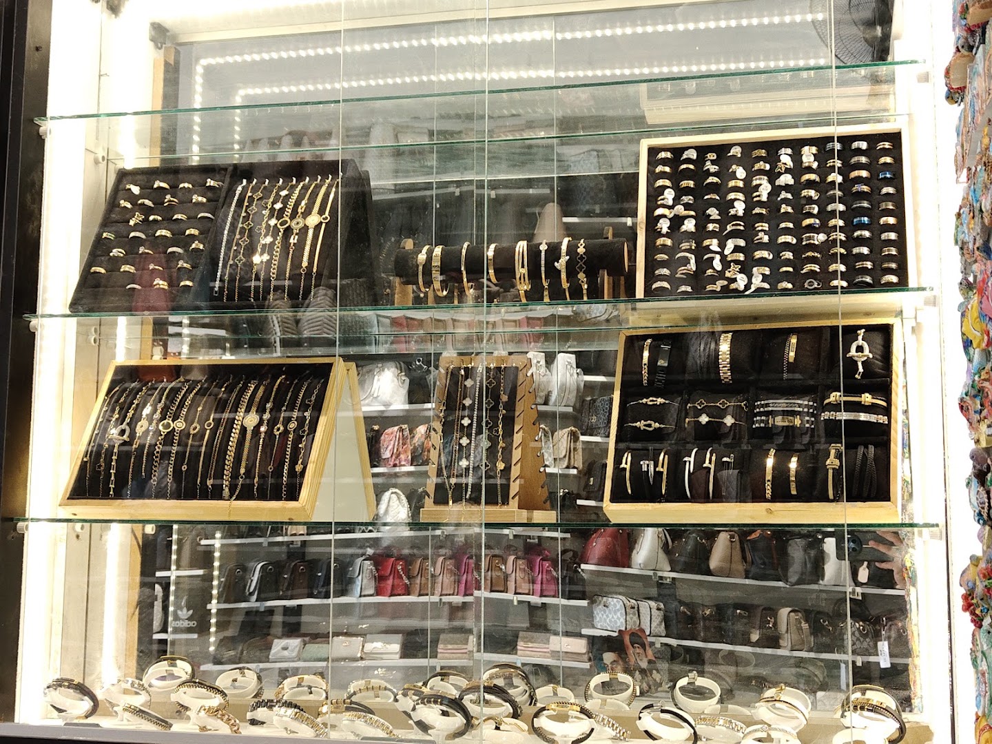Al Tahona Bazar: clear display of shop products