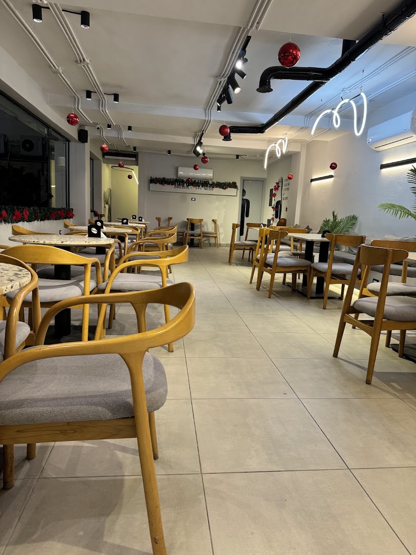 88 Cups: clear interior shot of venue