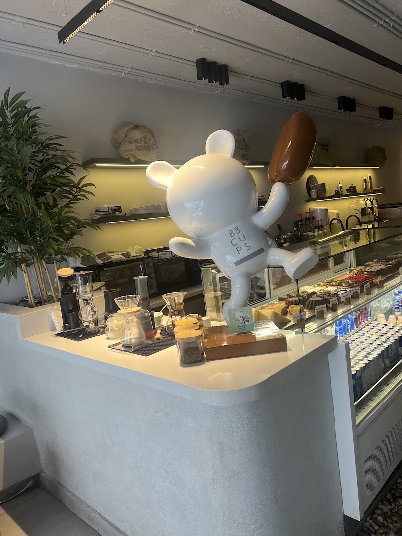 88 Cups: clear photo of venue interior