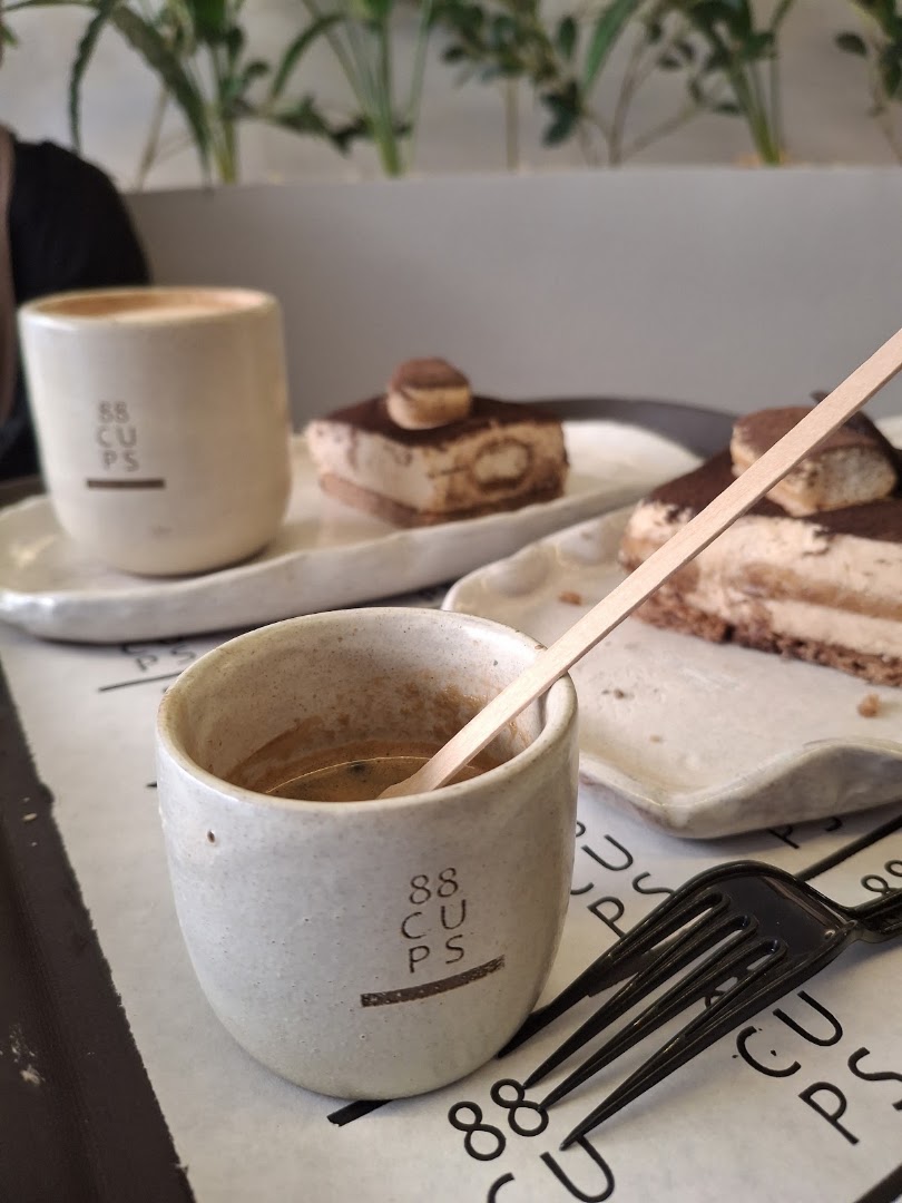 88 Cups: appealing food and drink presentation