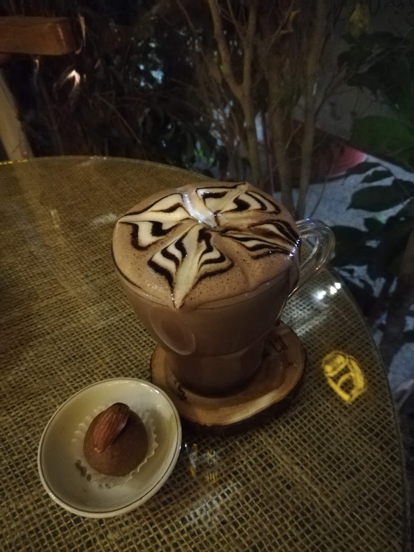 Beetle for Drinks: appetizing photo of served drink
