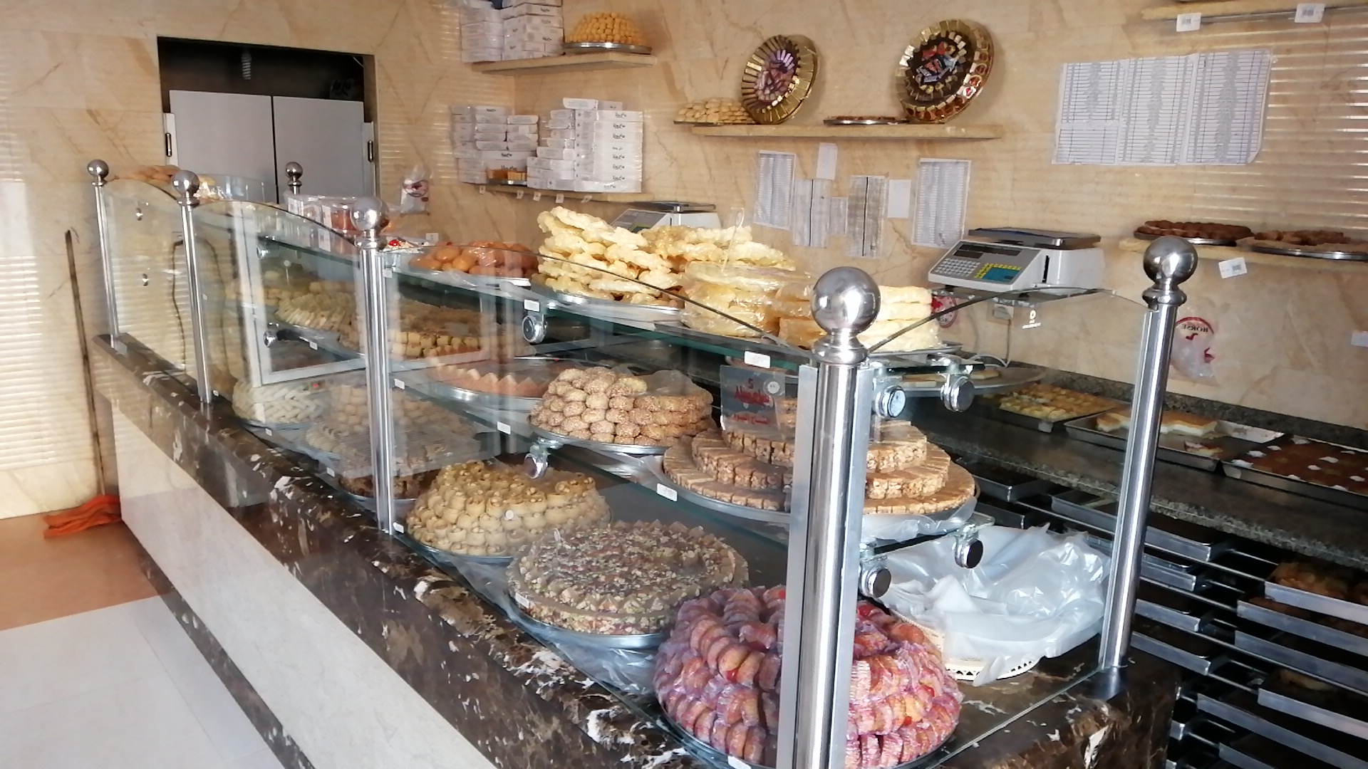 Samy Salem Patisserie: clear display of shop products