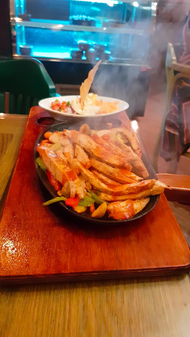 Trendz Restaurant & Cafe: appetizing photo of served food