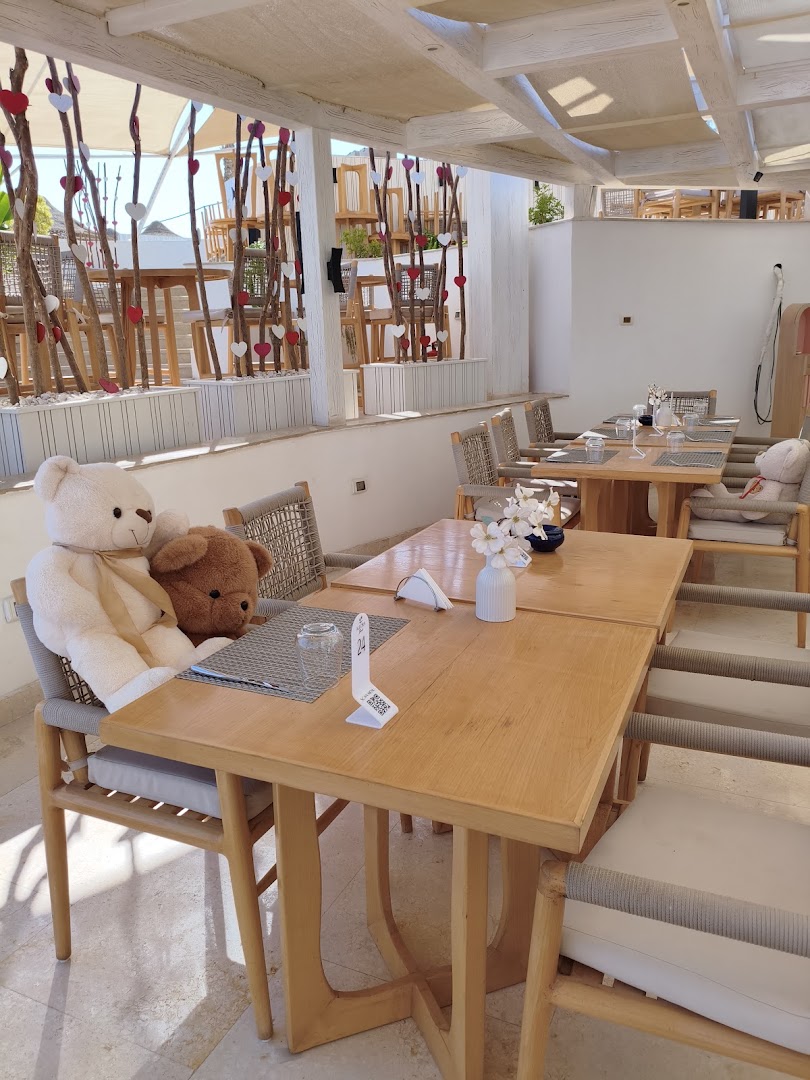 Allora Beach: venue atmosphere and seating