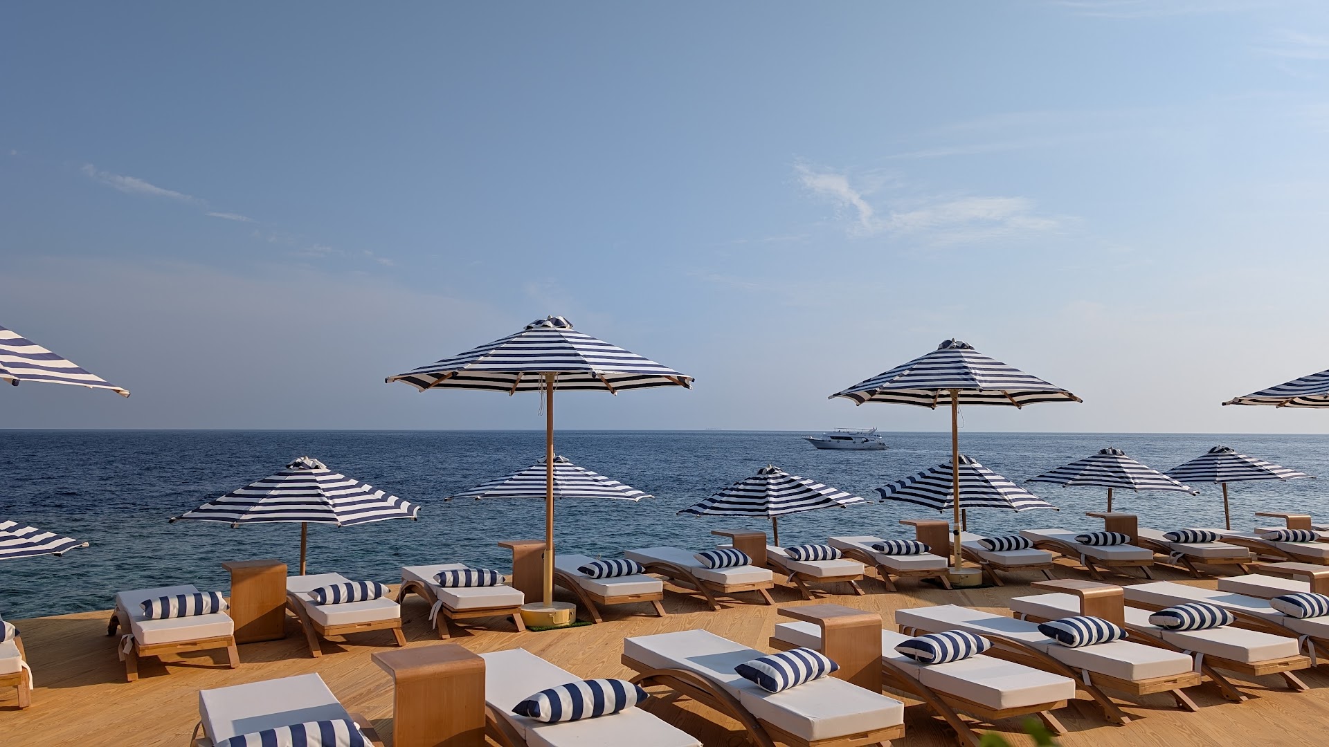 Allora Beach: attractive, high-quality venue atmosphere photo