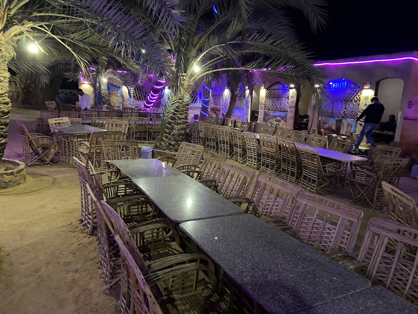 Ali Elewa Grill: restaurant atmosphere and seating