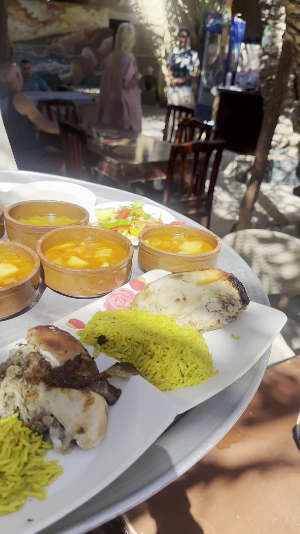 Ali Elewa Grill: appetizing food photo in setting