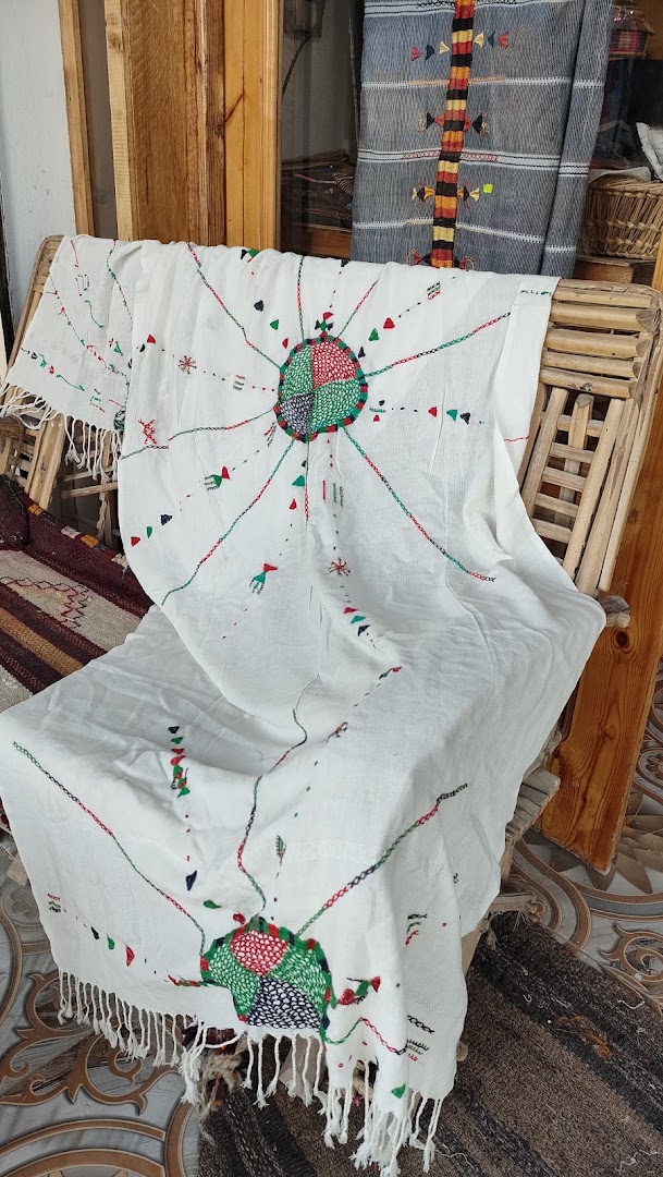 Rayan Siwa Shop for Hand Craft: clear display of shop products