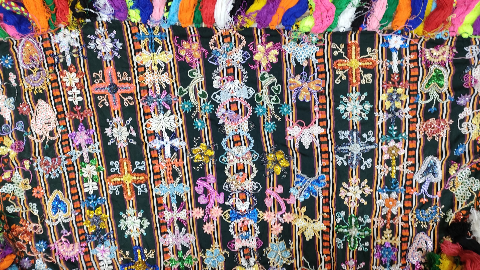 Rayan Siwa Shop for Hand Craft: clear display of shop products