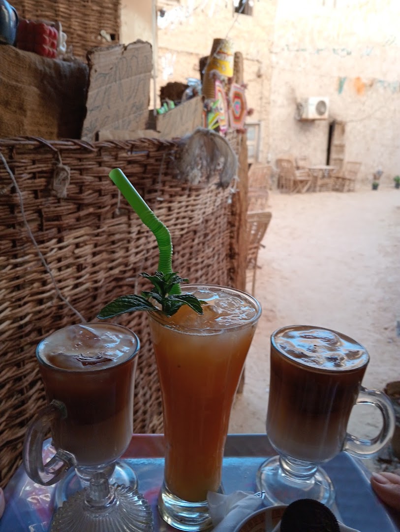 Zarda Cafe: appetizing drinks in venue setting