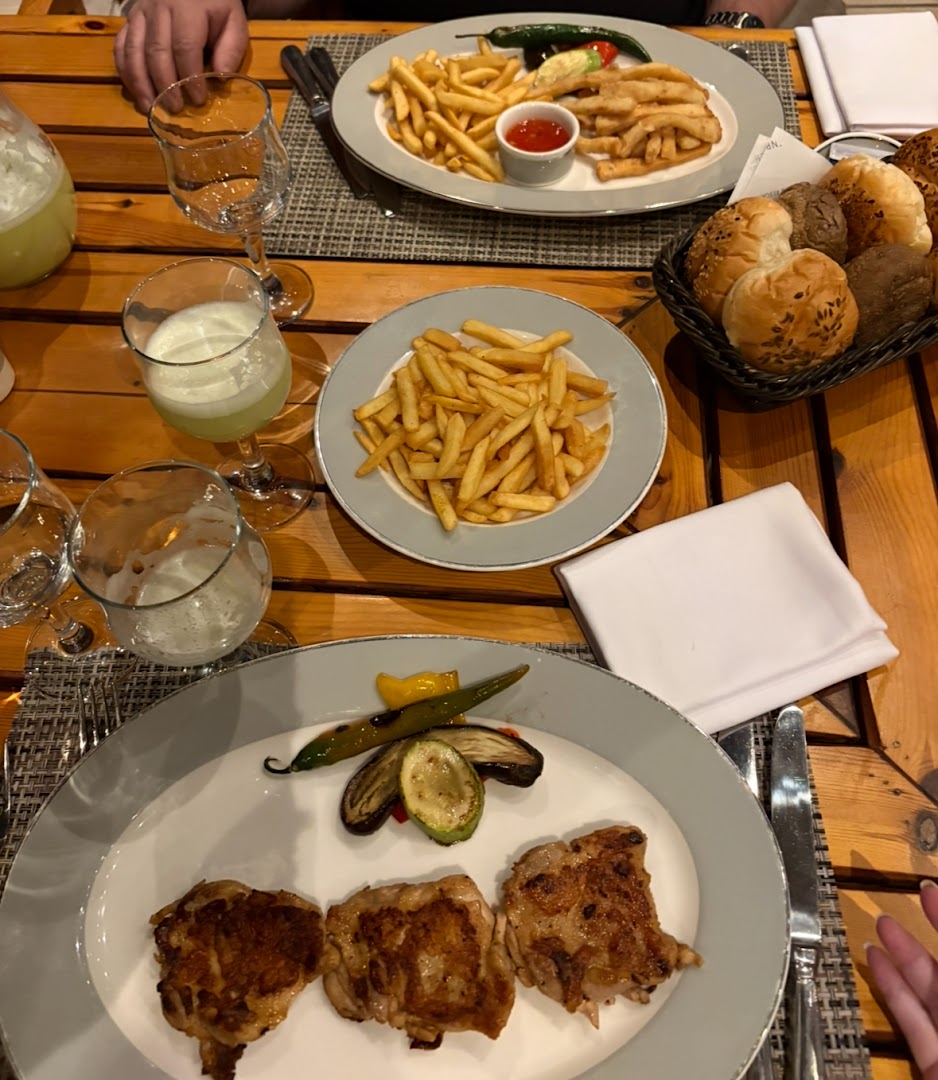 Nelson Restaurant & Bar: appetizing food and dining atmosphere