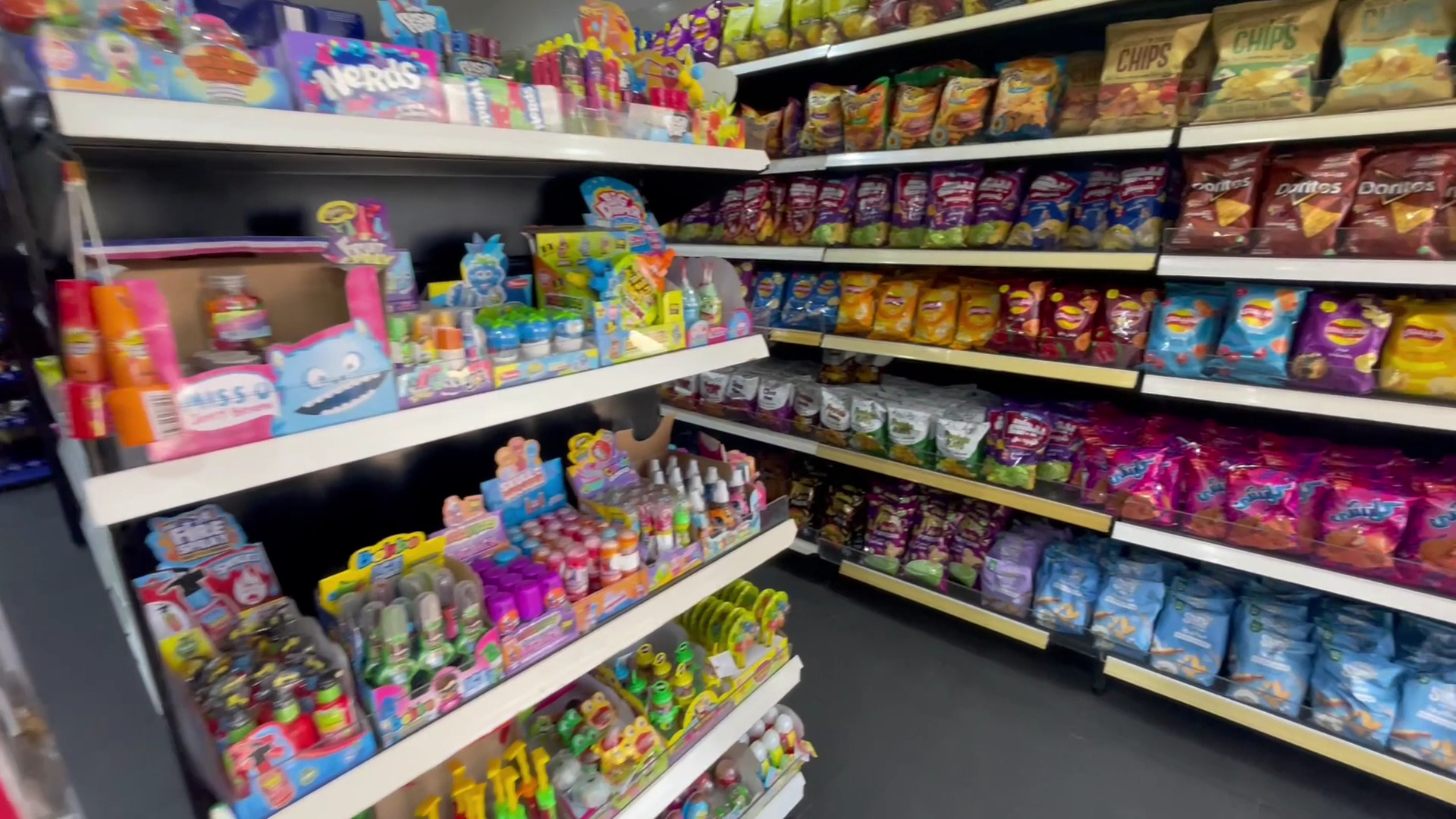Take 5 Taba: clear display of shop products