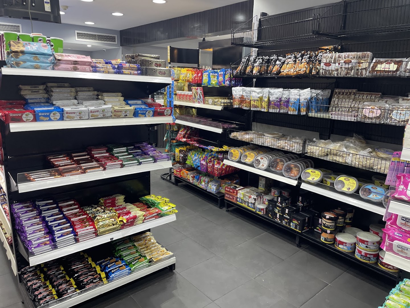 Take 5 Taba: clear display of shop products