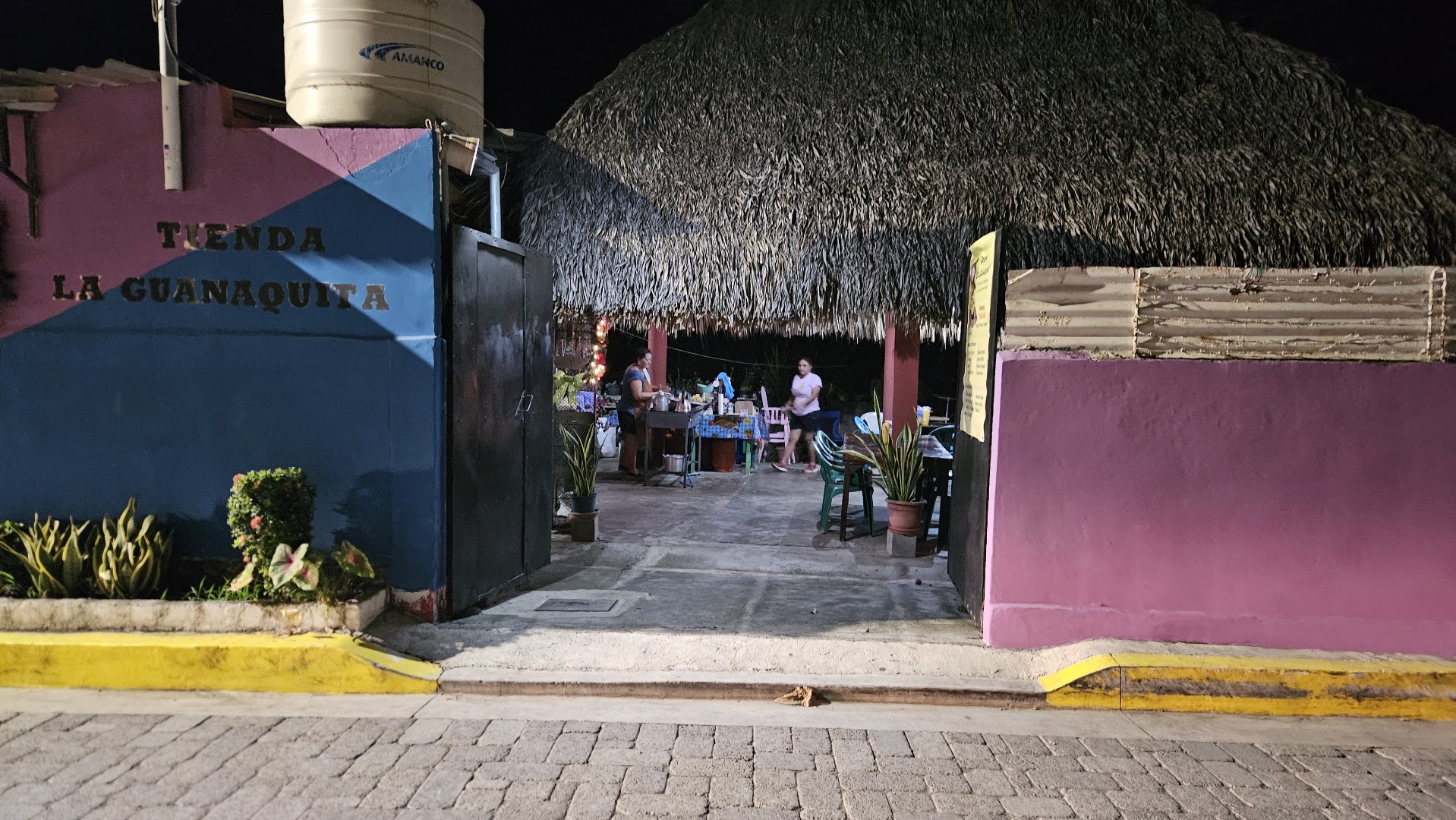 Pupusería La Guanaquita: clear view of restaurant exterior