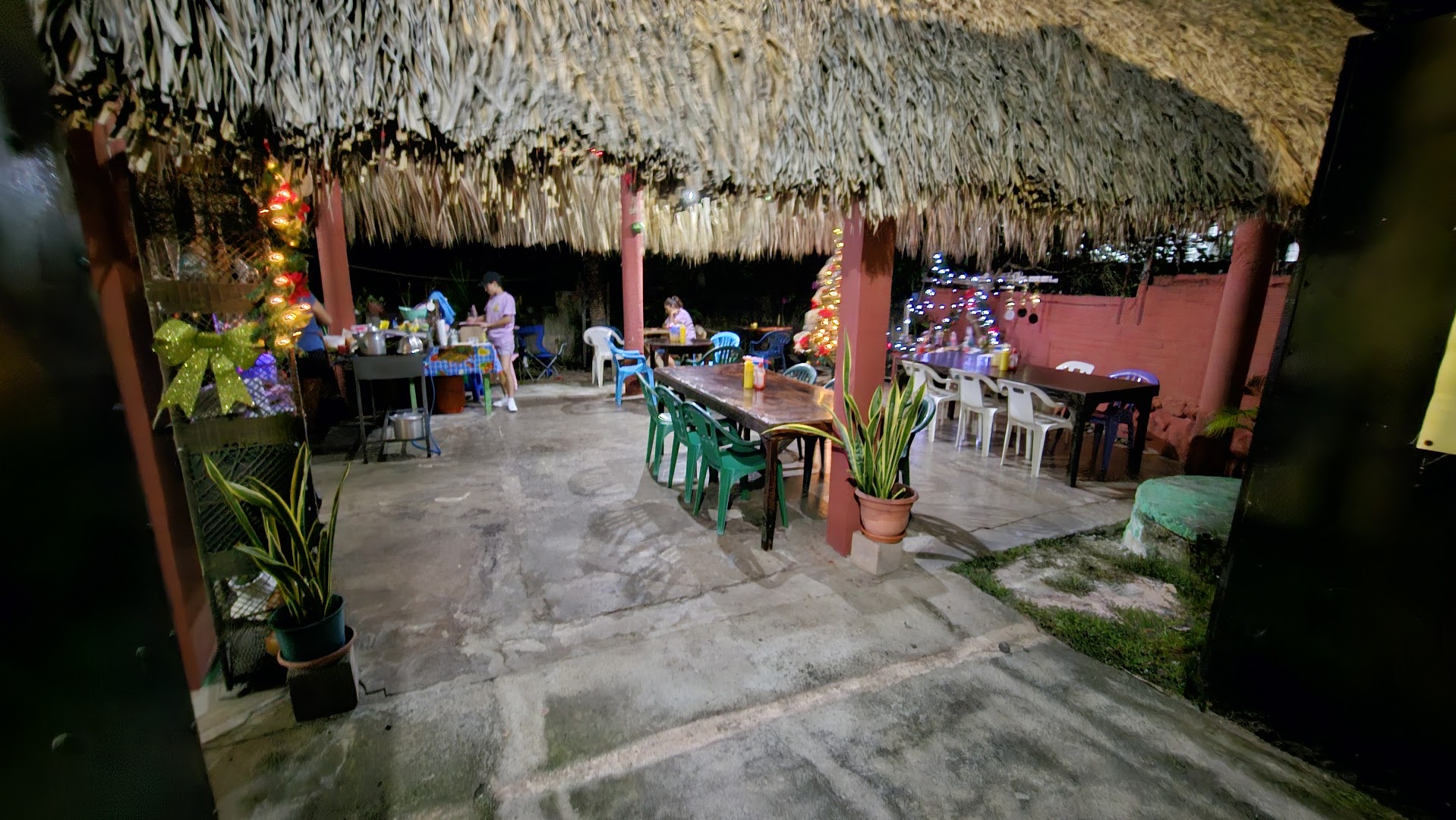Pupusería La Guanaquita: restaurant's inviting atmosphere