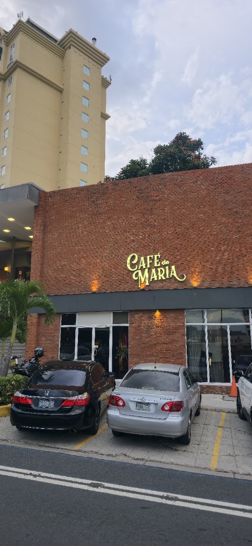 Café de María: clear exterior shot showing signage
