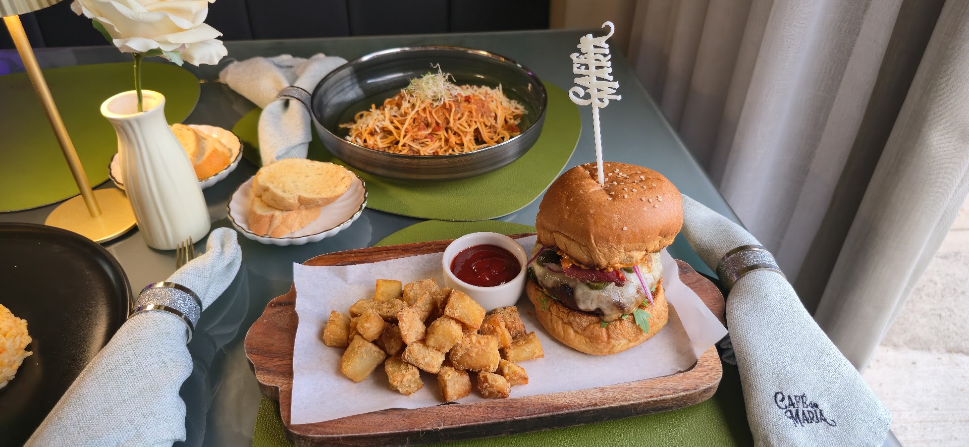 Café de María: appetizing food photography, well presented