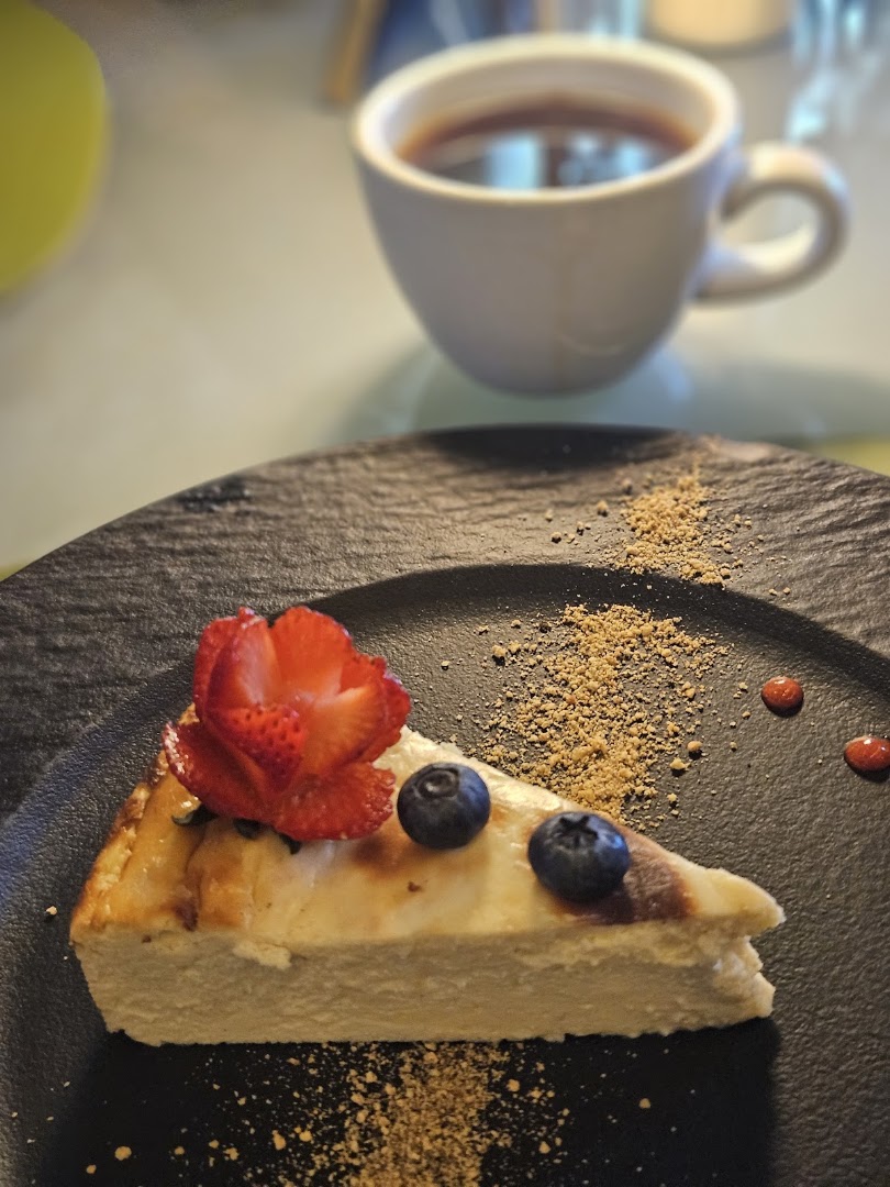 Café de María: appetizing food and coffee presentation