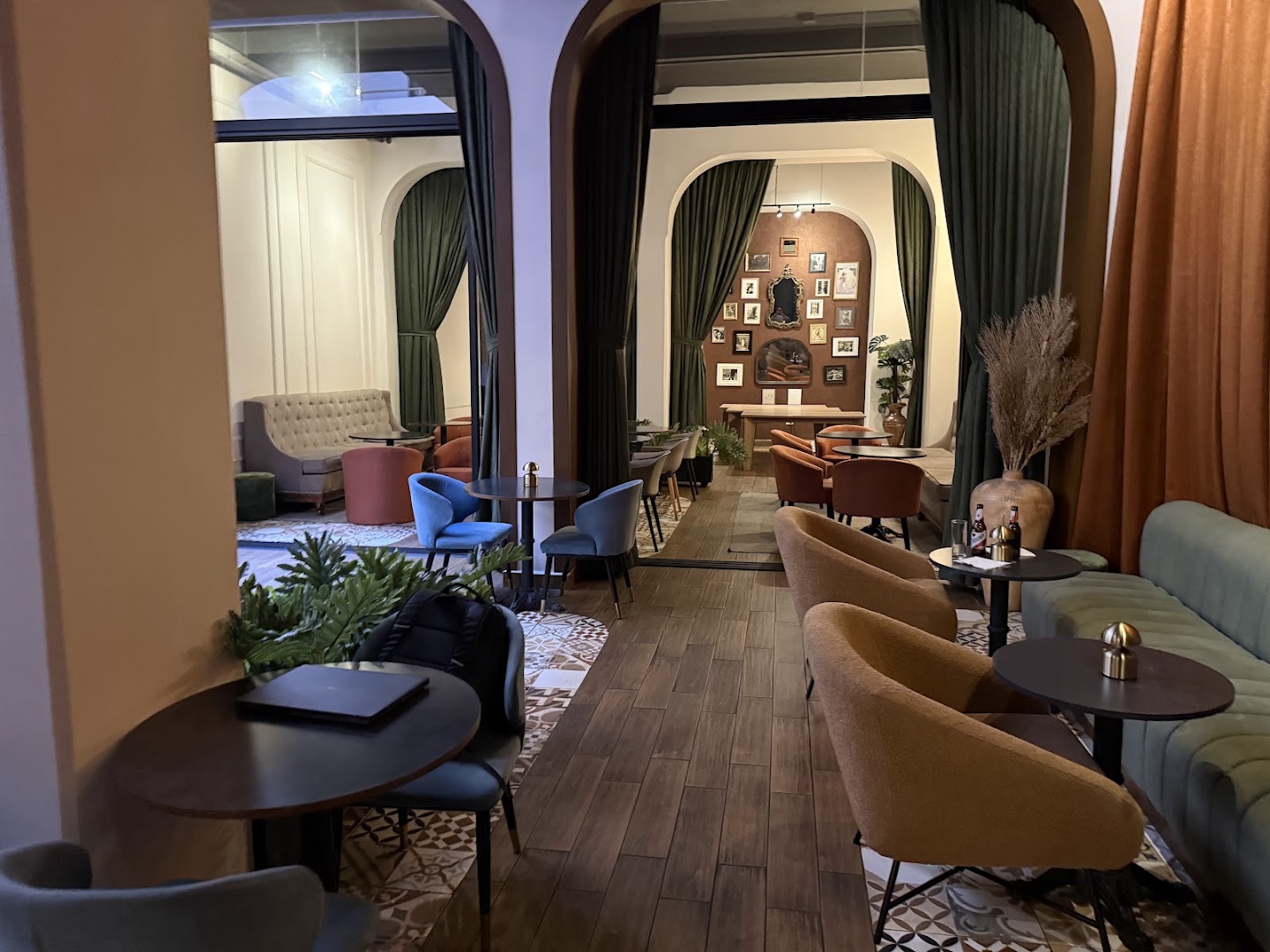 City Centro by Marriott San Salvador: inviting and professional hotel interior