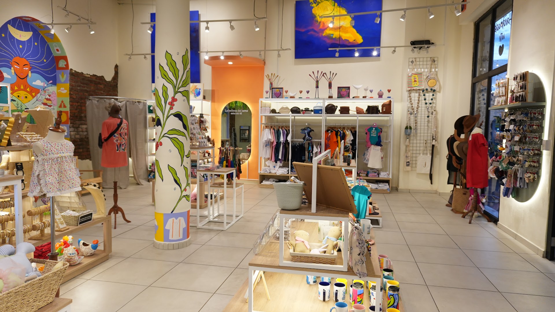 Guantap Store Centro Histórico: clear, inviting shop interior view