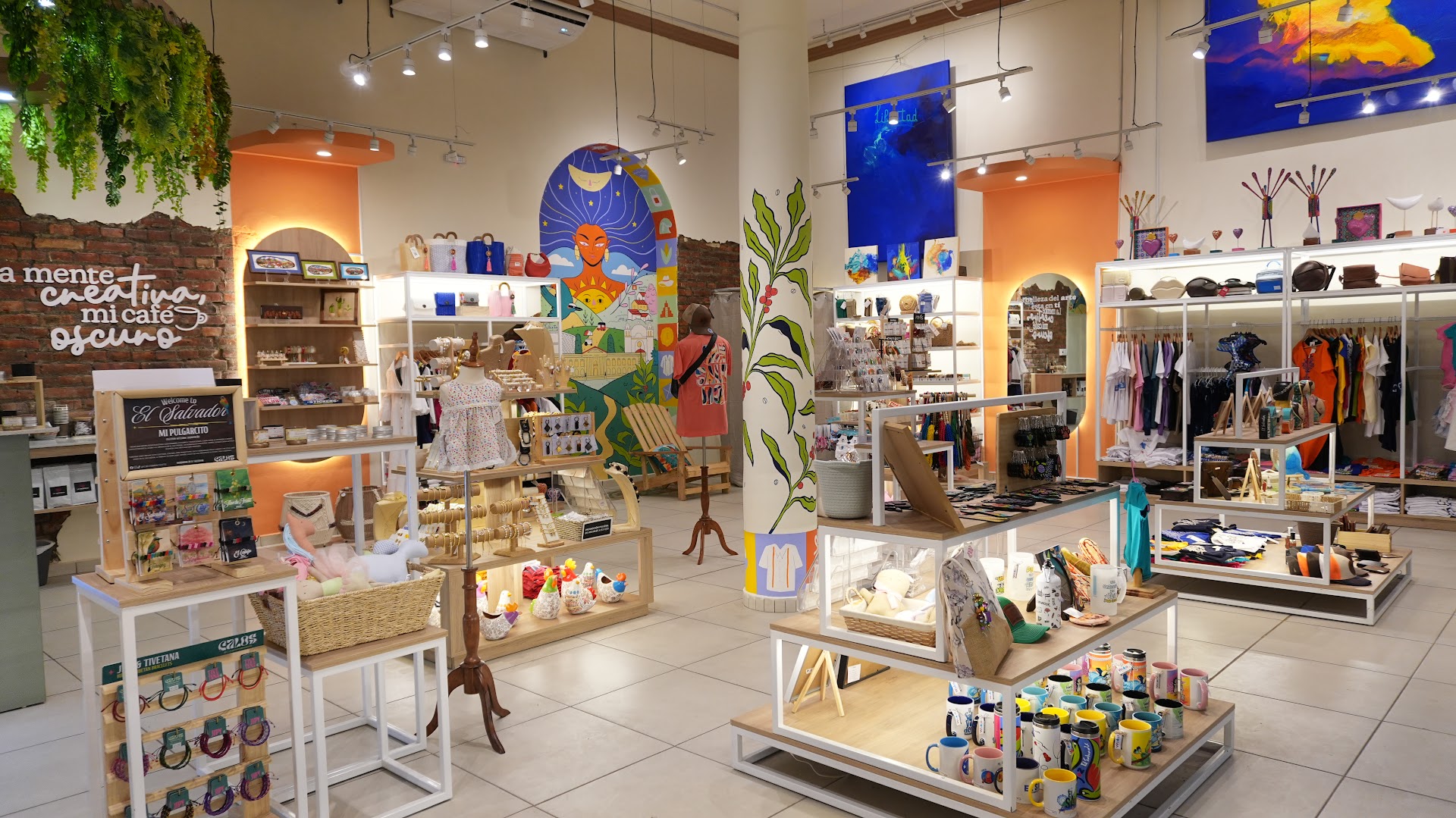 Guantap Store Centro Histórico: clear, inviting shop interior view