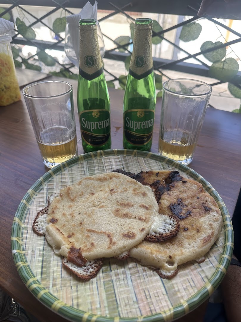 Ixchel Restaurante: appetizing food and drink presentation