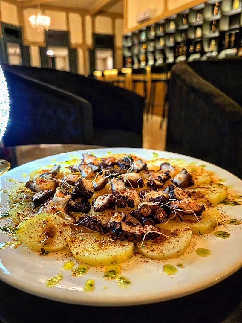 La Espada Restaurante: appetizing food photo with atmosphere