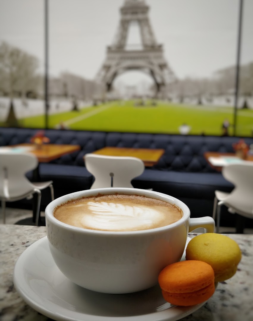 Le Croissant Art Haus: high quality, atmospheric breakfast shot