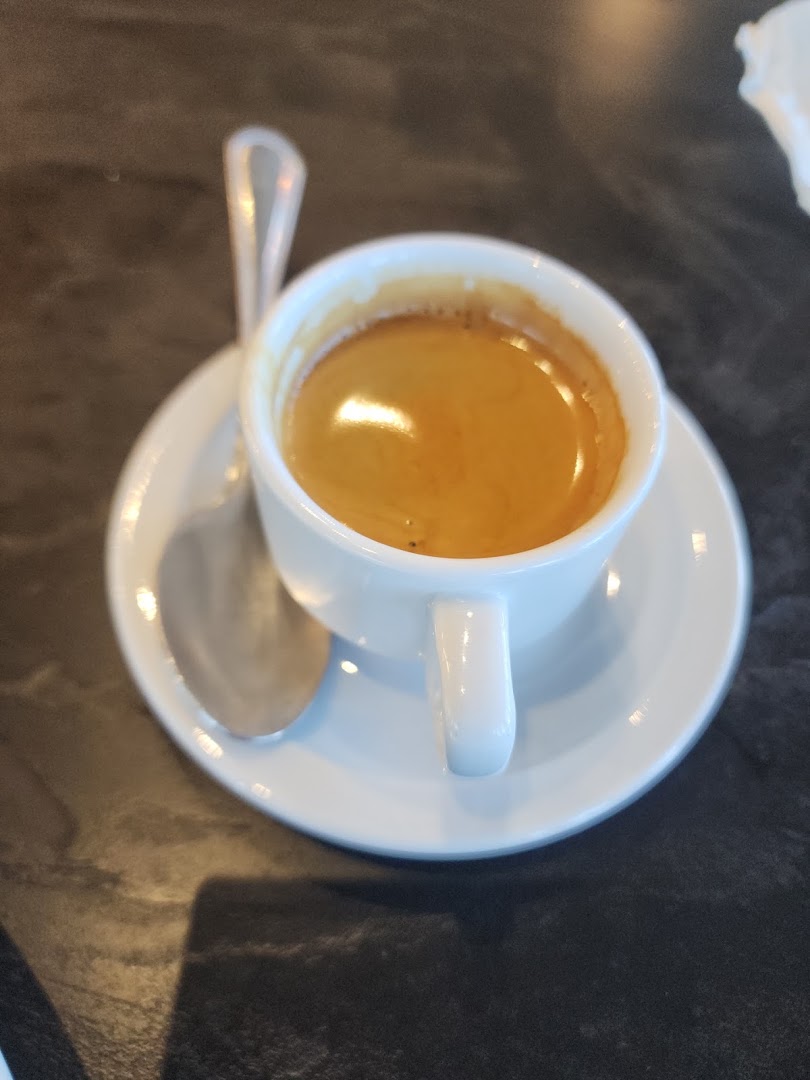 Le Croissant Art Haus: appetizing photo of coffee