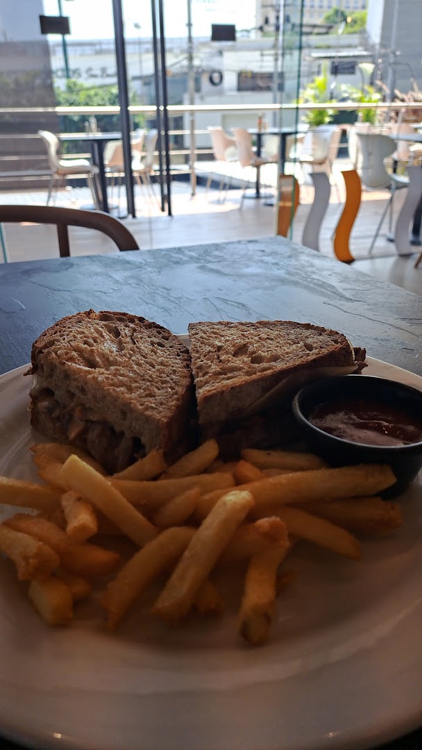 Le Croissant Art Haus: appetizing food photo with atmosphere