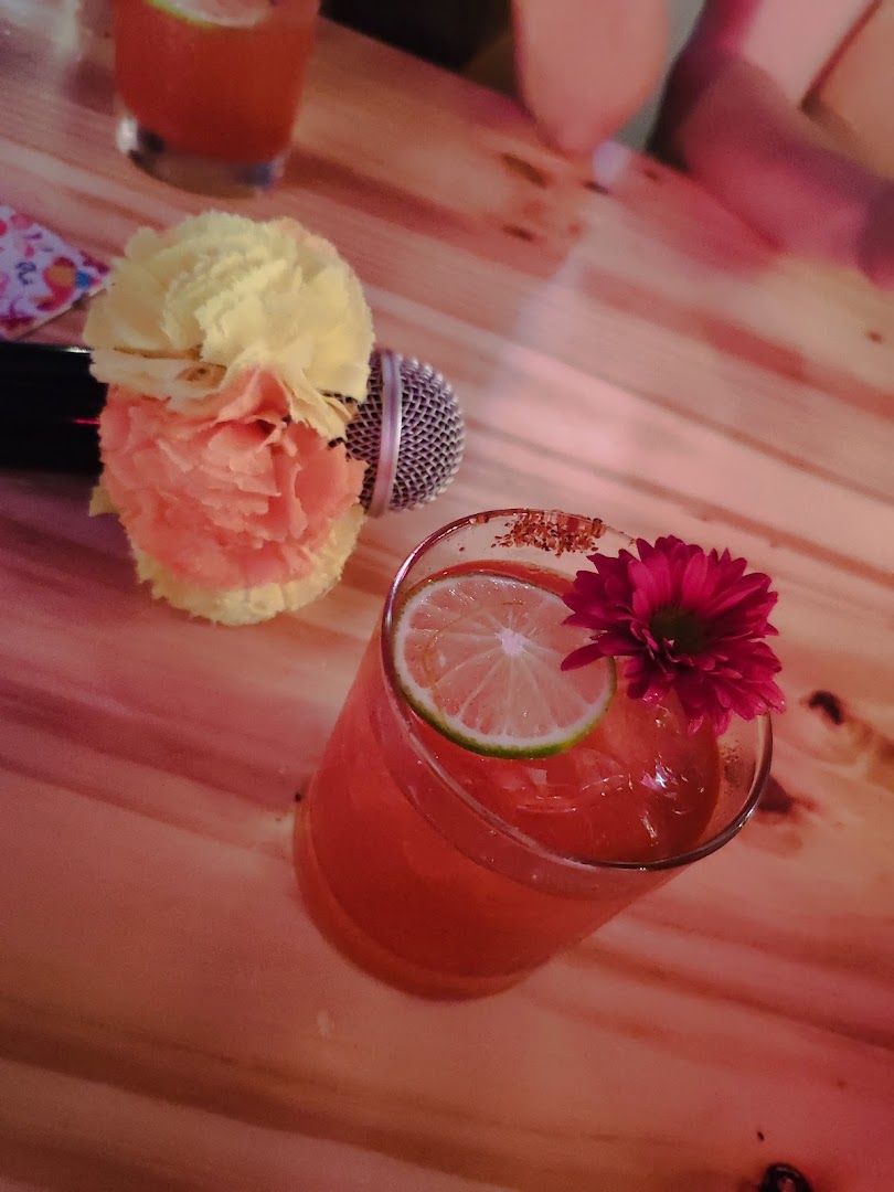 María Mezcal: appealing cocktail and vibrant atmosphere