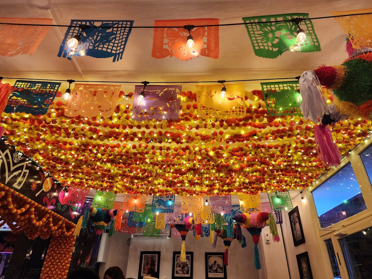 María Mezcal: vibrant and festive interior atmosphere