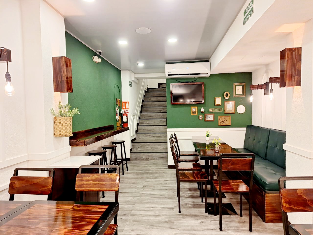 Pastel'O Café & Bistro: clear, inviting interior atmosphere