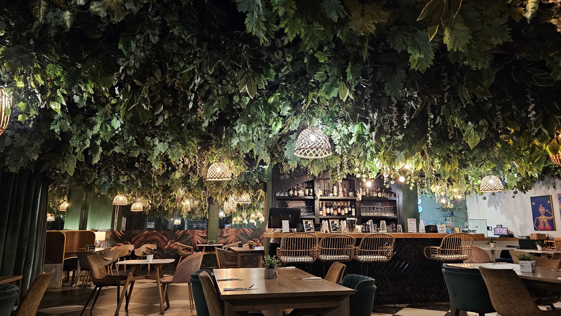 Silvestre Café & Bistro: beautiful interior atmosphere and decor