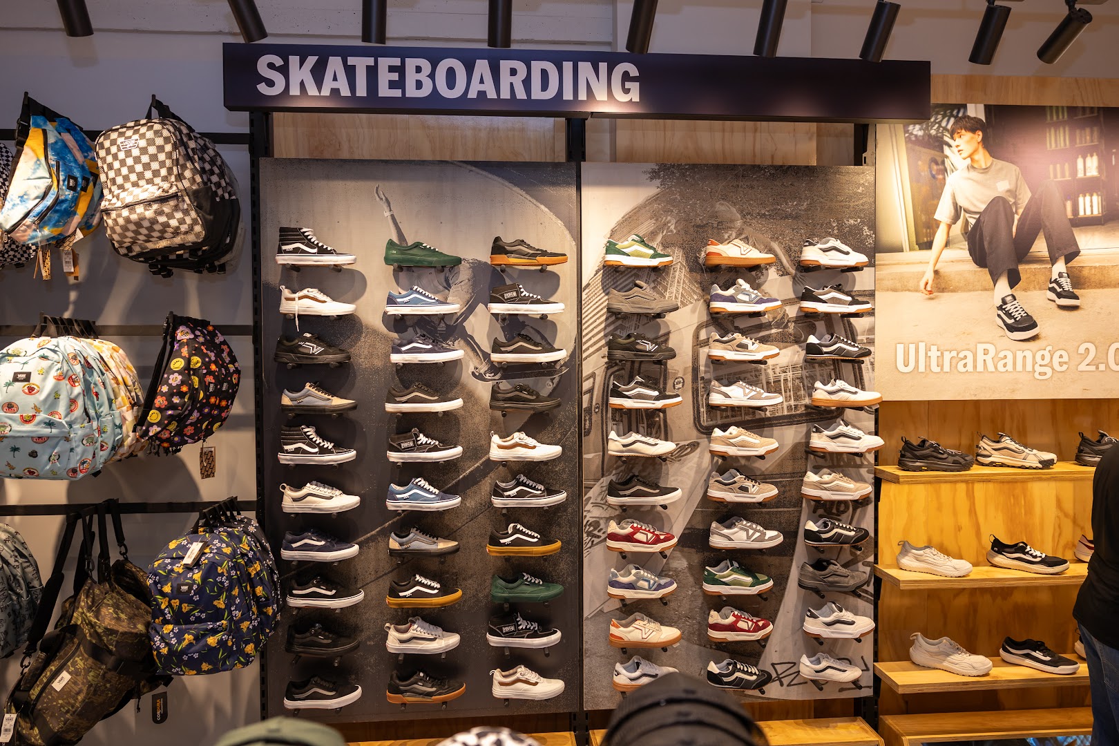 Vans: clear display of shop products