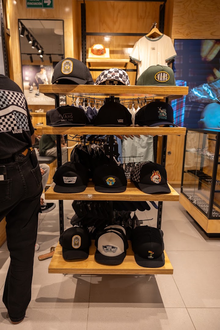 Vans: clear display of shop products