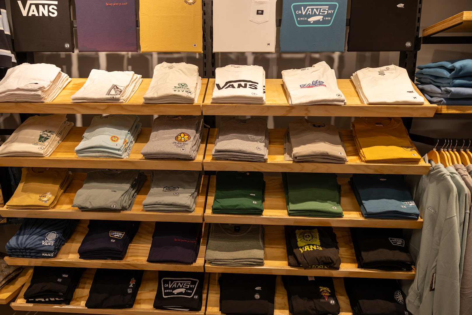 Vans: clear display of shop products
