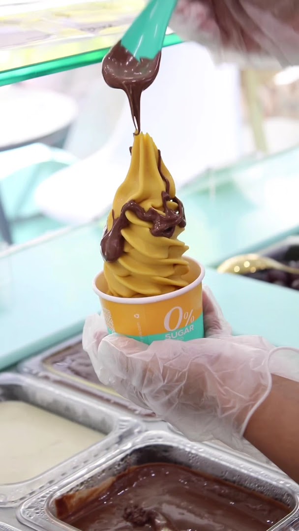 Yolé: appetizing product shot of ice-cream