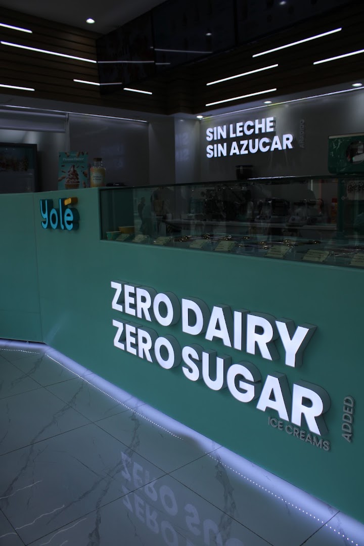 Yolé: clear photo of shop interior