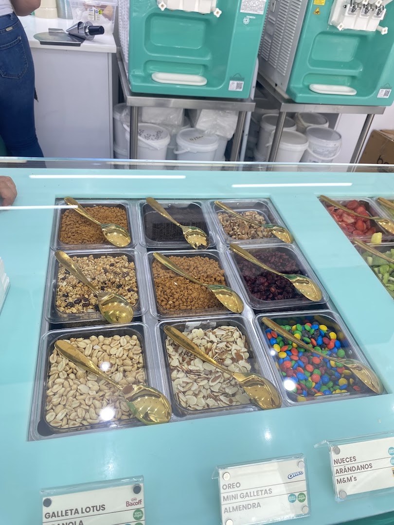 Yolé: clear display of shop products