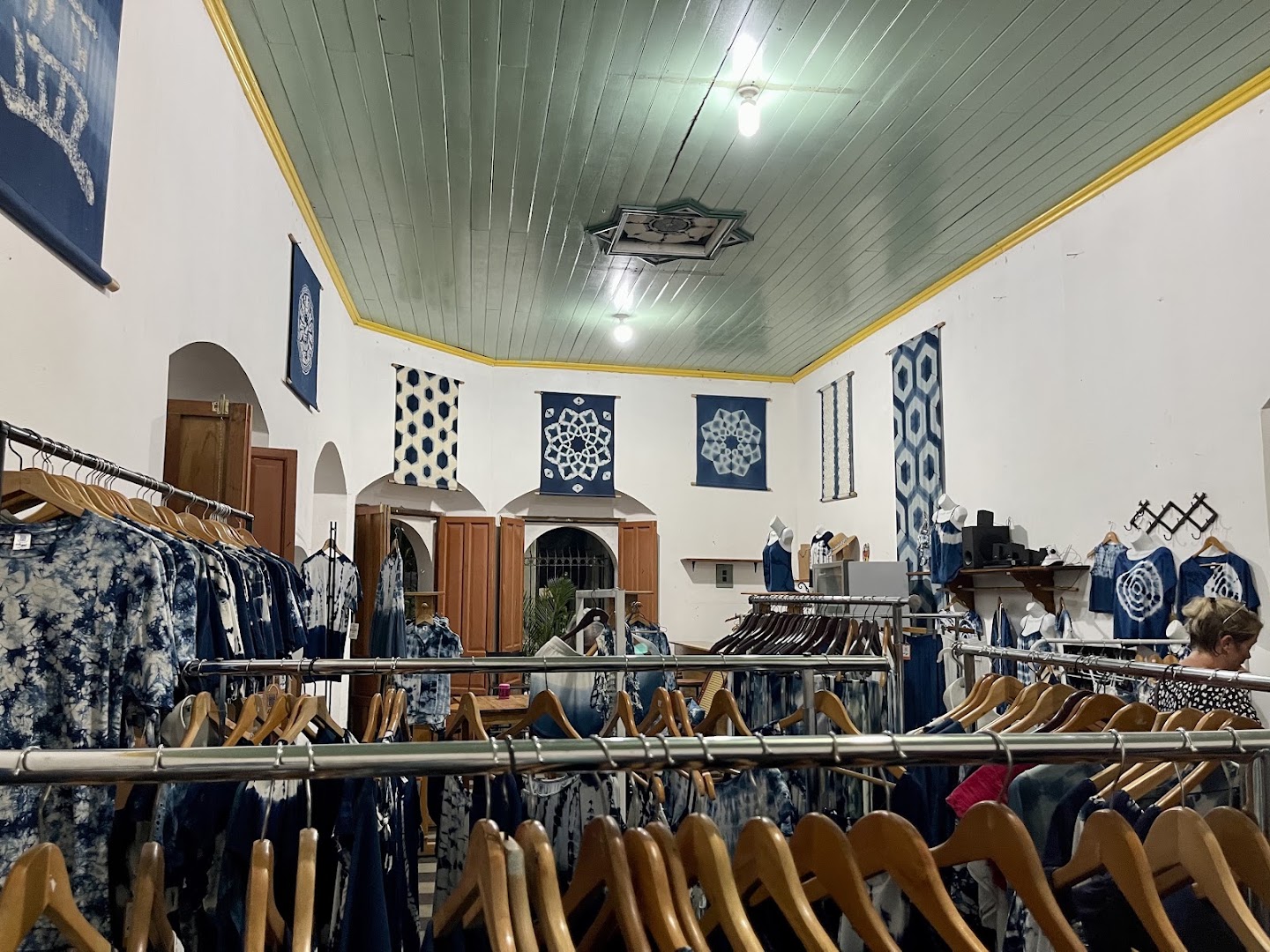 Arte Añil: clear view of shop interior