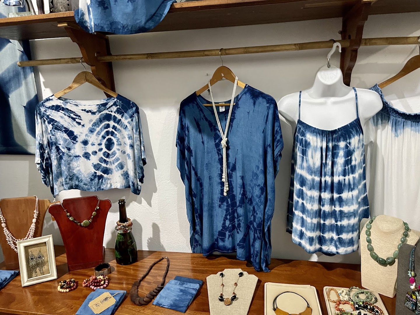 Arte Añil: clear display of shop products