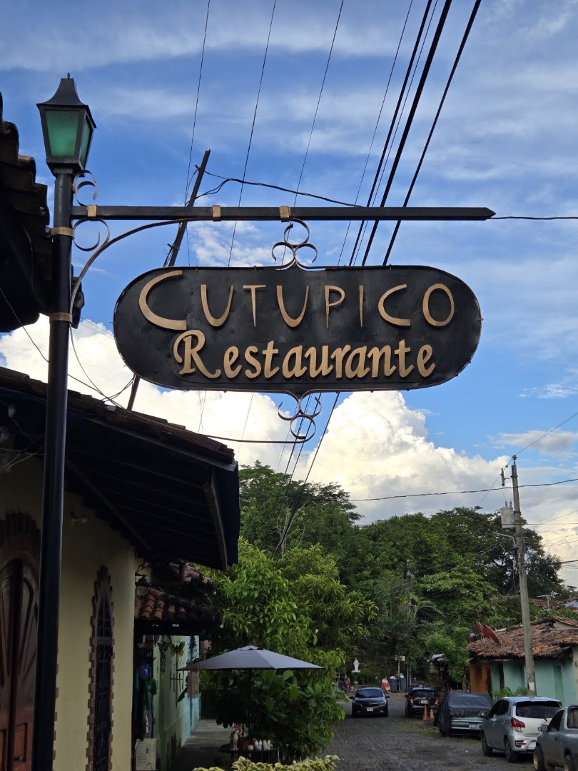 Cutupico: clear signage identifies the venue