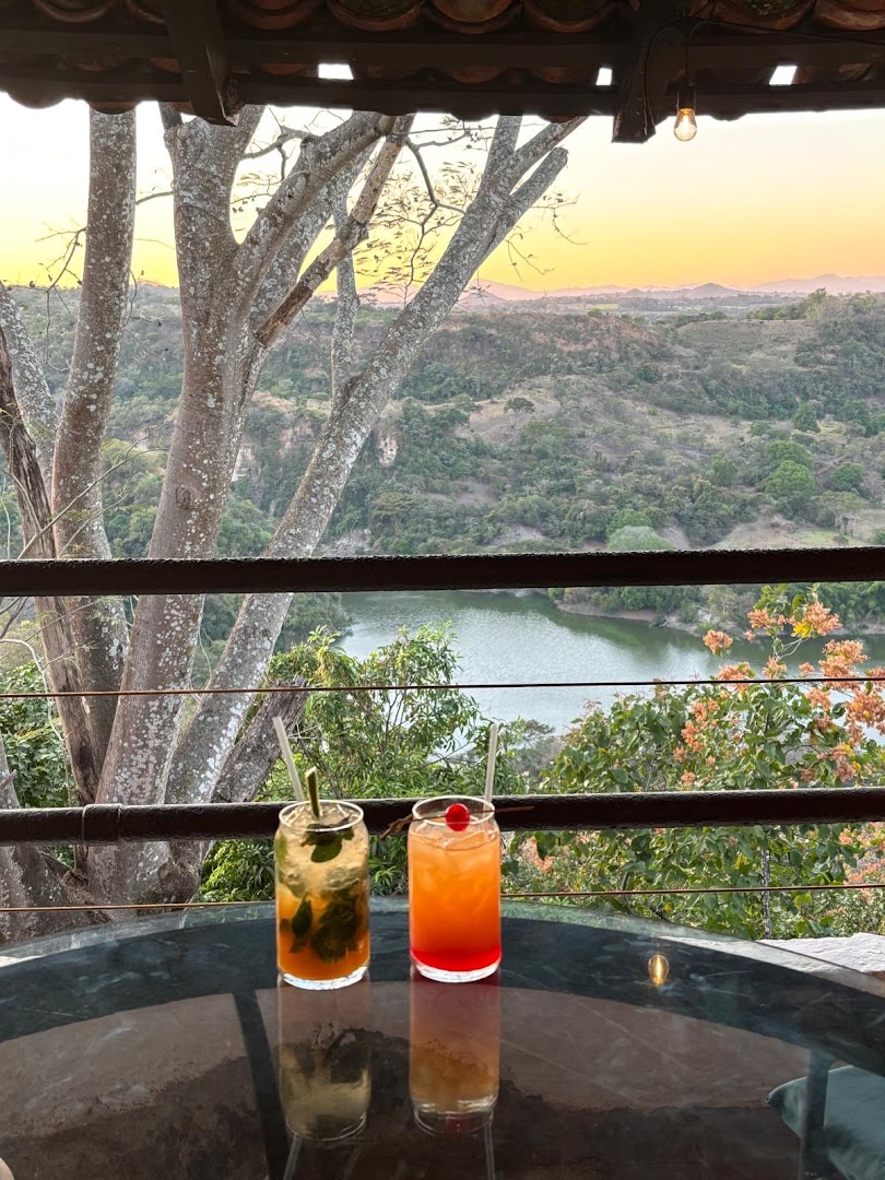 Cutupico: beautiful drinks with scenic view