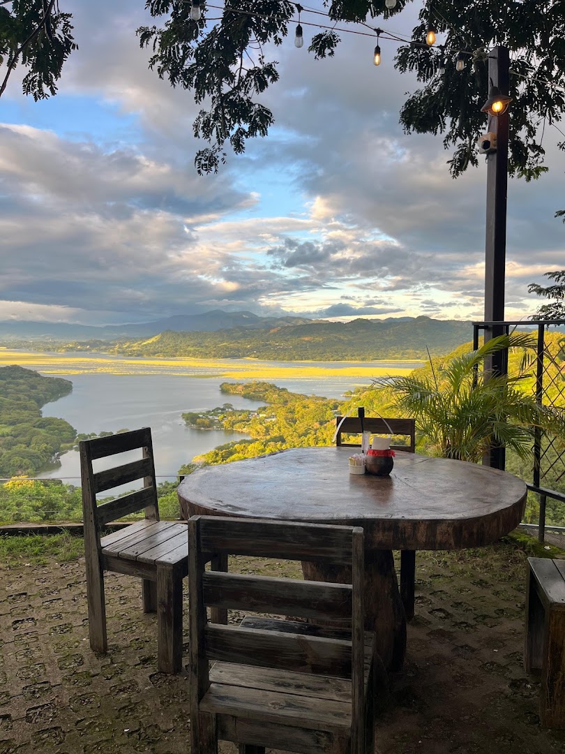 Donde Polo: beautiful scenic restaurant atmosphere
