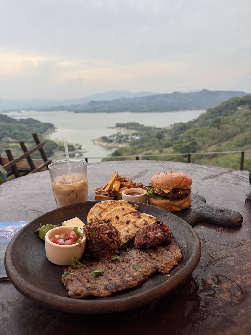 Donde Polo: appetizing food with scenic view