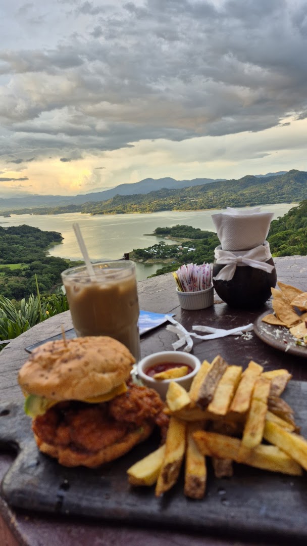 Donde Polo: appetizing food with scenic view