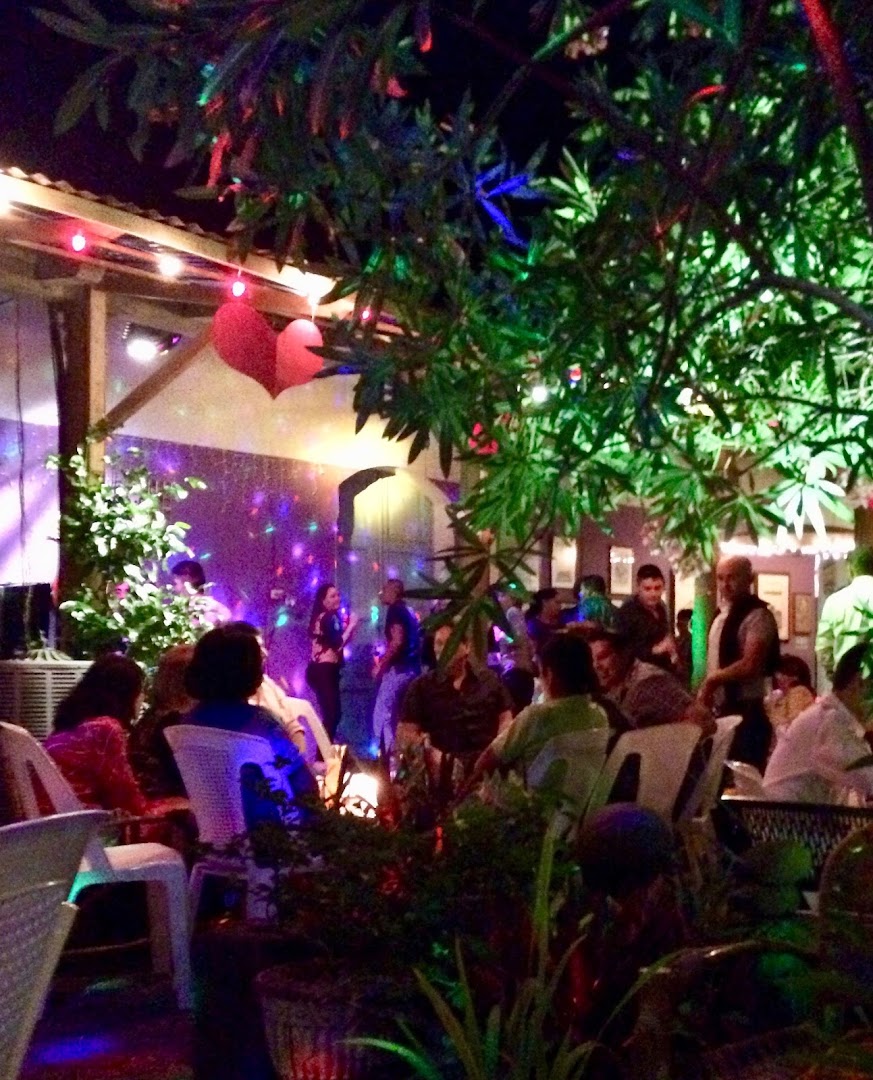El Chucho Aguacatero: lively bar atmosphere well