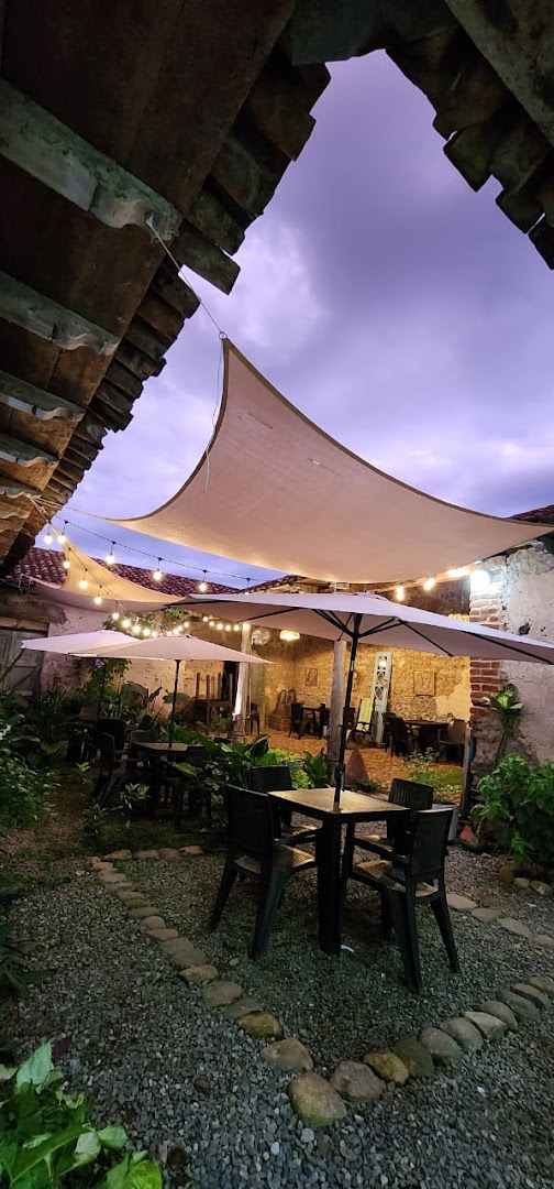 El Rinconcito del Sabor: beautiful atmospheric outdoor dining area